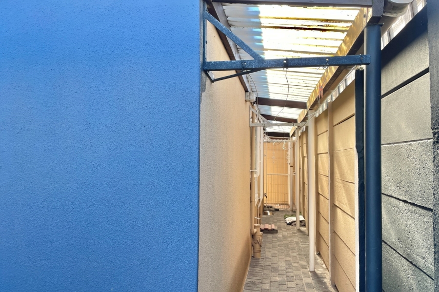 To Let 3 Bedroom Property for Rent in Strandfontein Western Cape